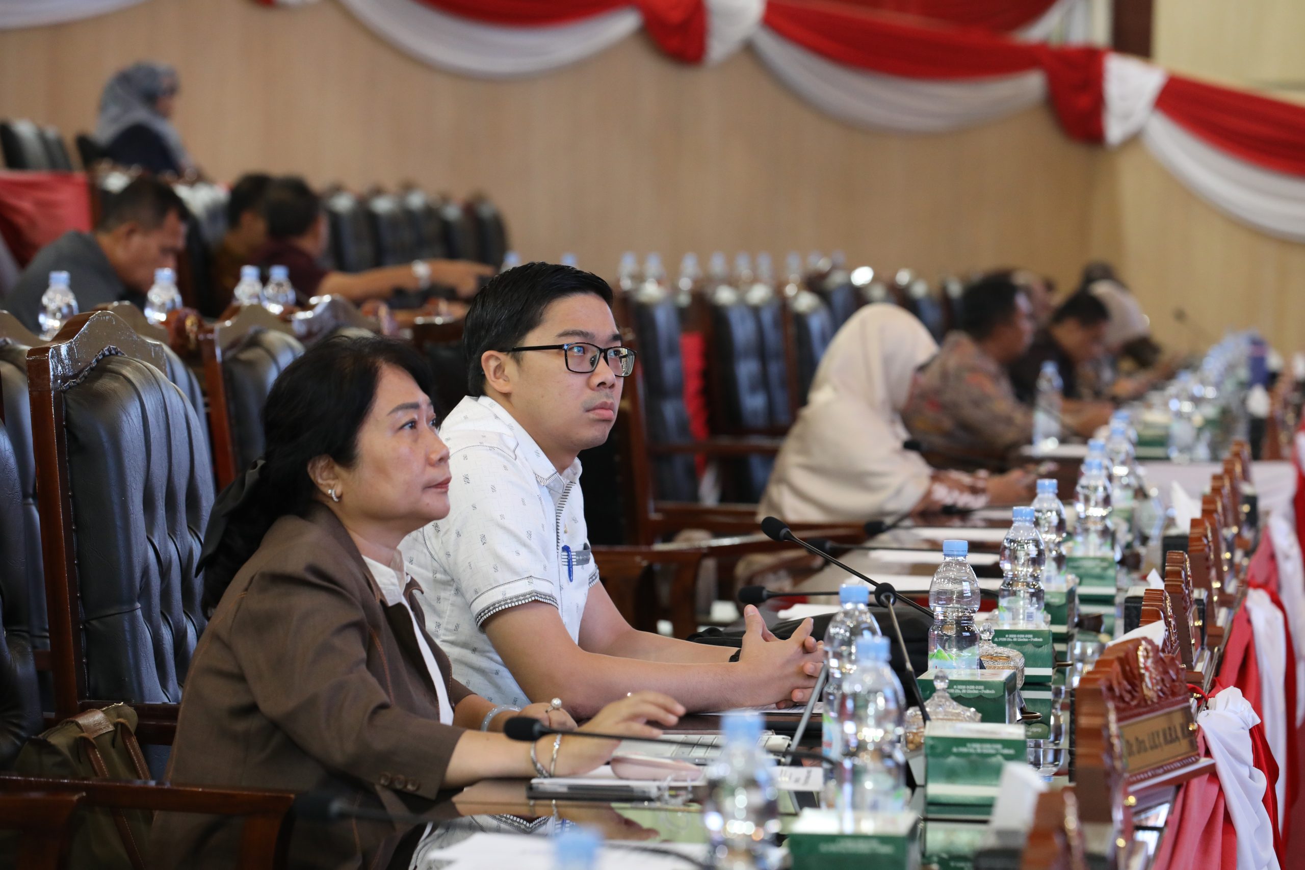 Sejumlah anggota DPRD Medan mengikuti rapat paripurna penyampaian rekomendasi terhadap Laporan Keterangan Pertanggungjawaban (LKPJ) Wali Kota Medan Tahun Anggaran 2025.